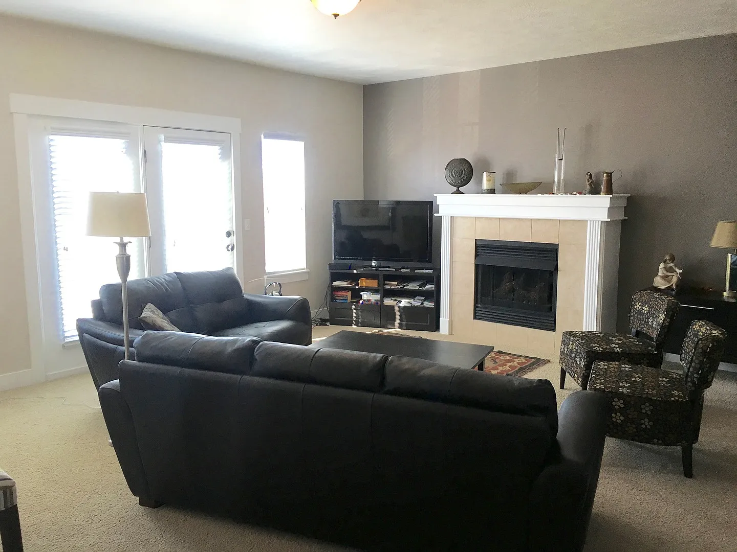 Luxury 4 Bedroom Town Home in Sandy! — Photo 2