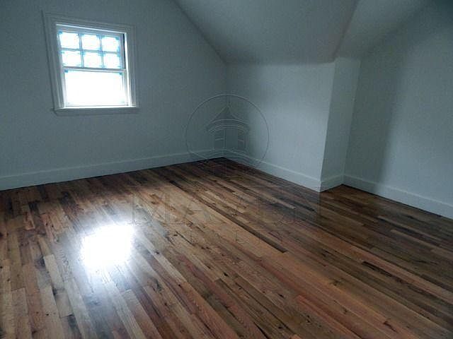 2nd image of 113 Glen St #12