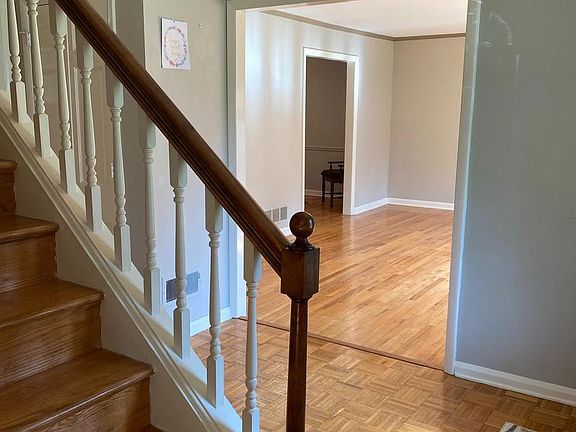 3rd image of 2713 Marklyn Dr