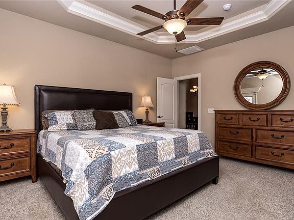 5th image of 8 Brougham Ln