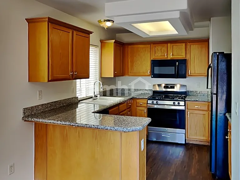 7534 Tuckaway Harbor St — Photo 4