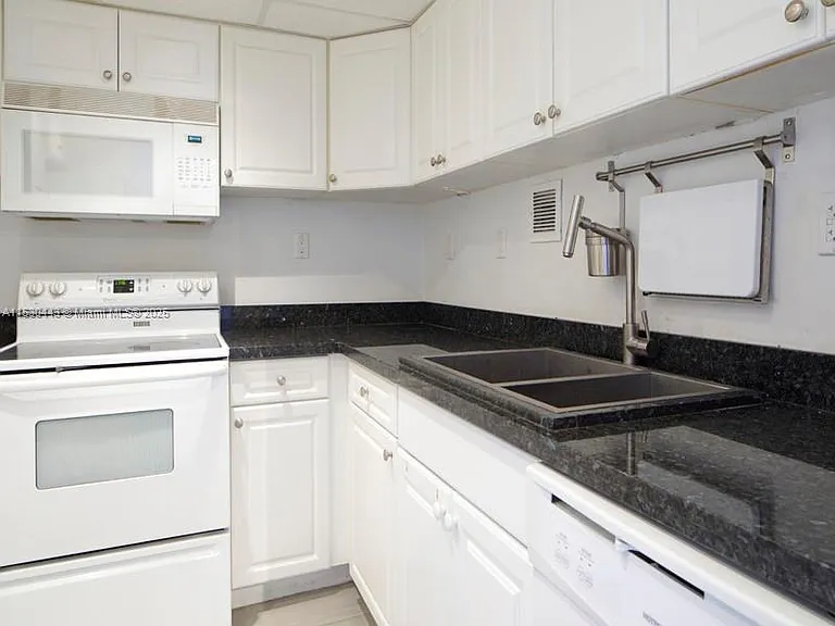 1200 West Ave #202 — Photo 11