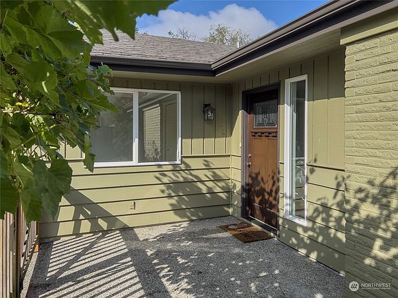 5th image of 20808 Larch Way