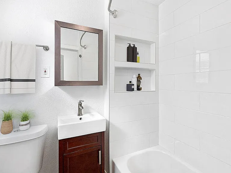 Haler Apartments — Photo 6
