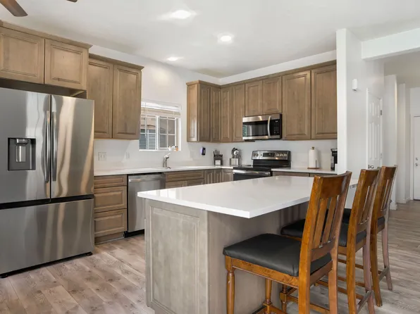 1898 W Pointe Meadow Loop, Lehi, UT 84043