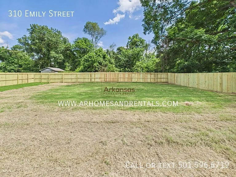 310 E Emily St — Photo 16