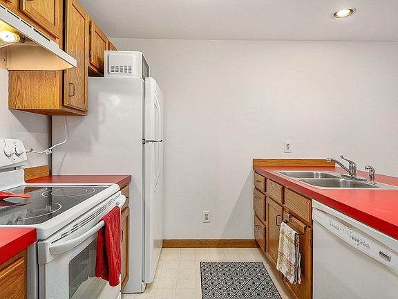5th image of 107 Glengarry Drive #107