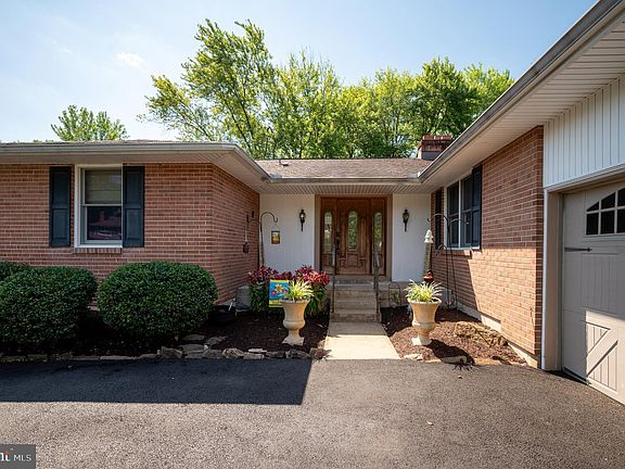 2nd image of 2614 Deepwood Dr