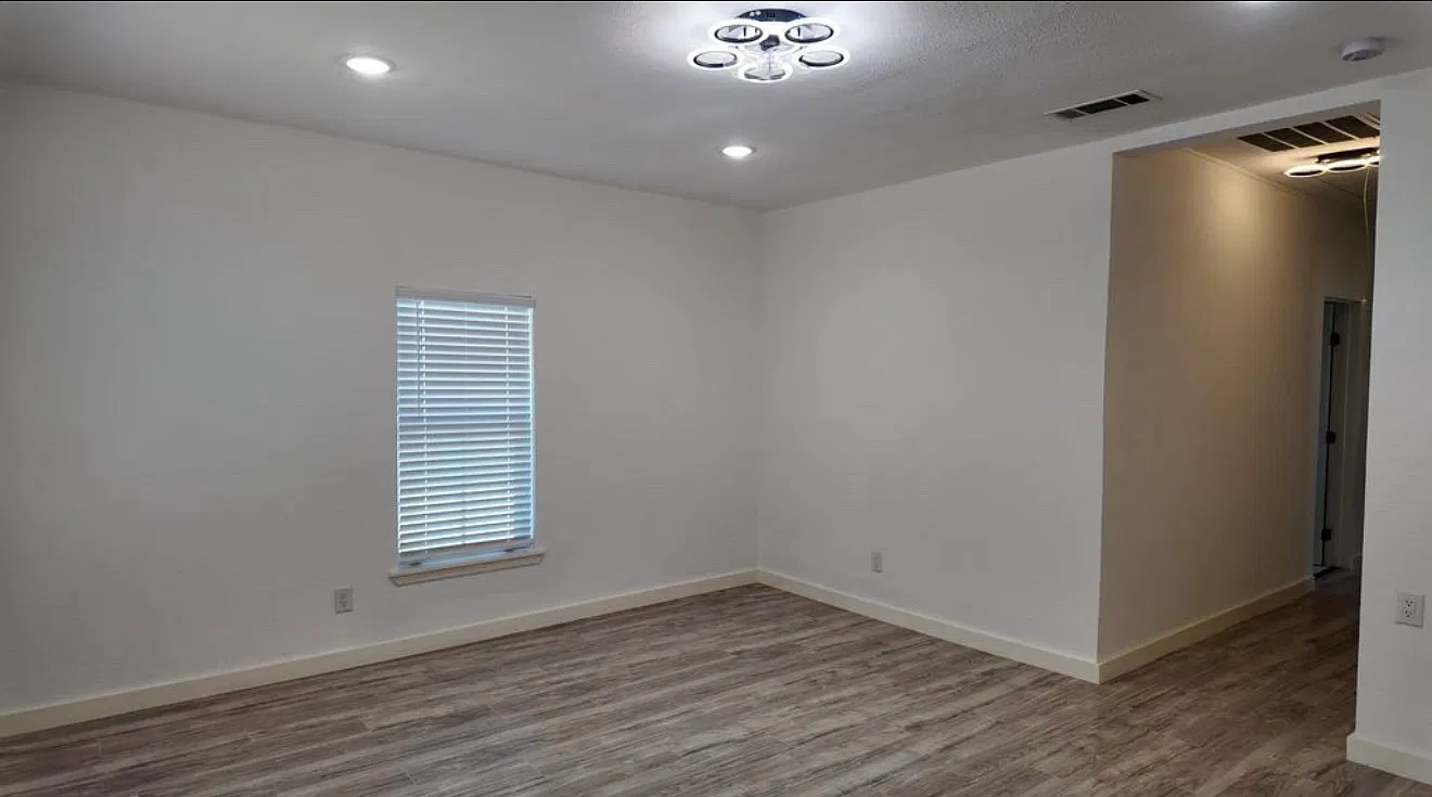 3 bed, 1092 sqft, $2,200 — Photo 3