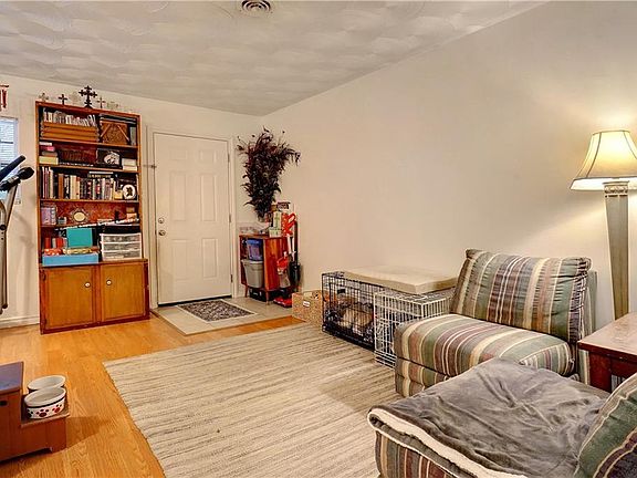 4th image of 211 Skyway Dr