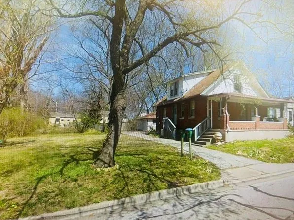 2330 W 48th St, Westwood, KS 66205