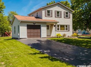 14 Maylong Dr, Greece, NY 14626