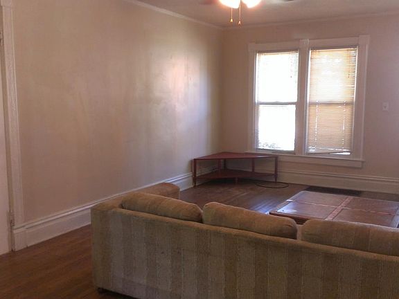 3rd image of 835 Oakland Dr
