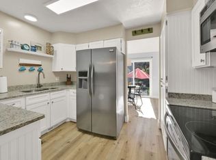6886 S Hillside Village Cir, Salt Lake City, UT 84121