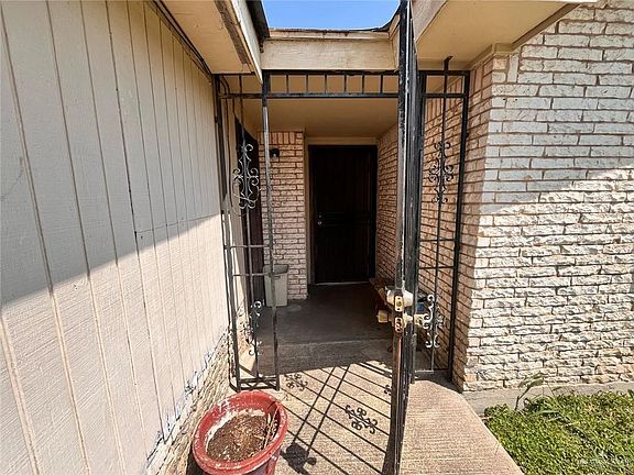 2nd image of 611 Cheyenne Ct