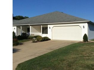 6877 Cottage Cir, North Ridgeville, OH 44039