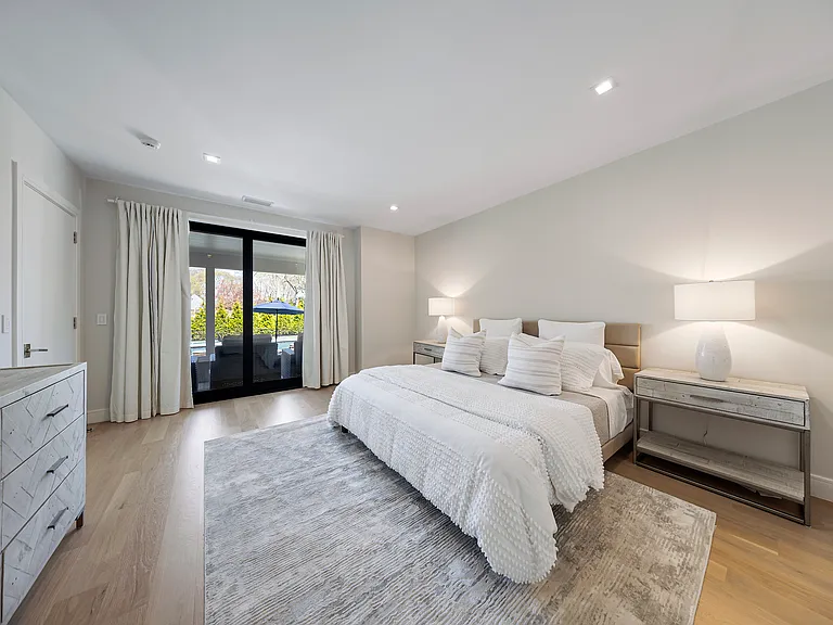 130 Highview Dr — Photo 17