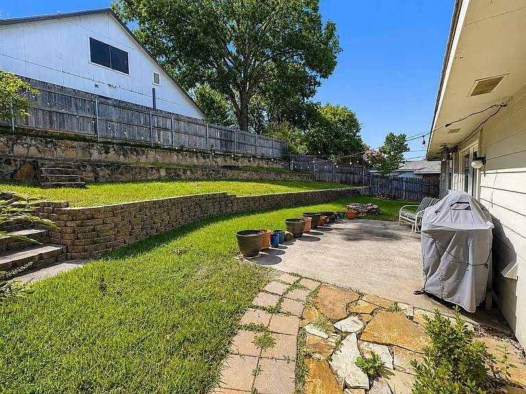 601 Ascot Dr — Photo 18