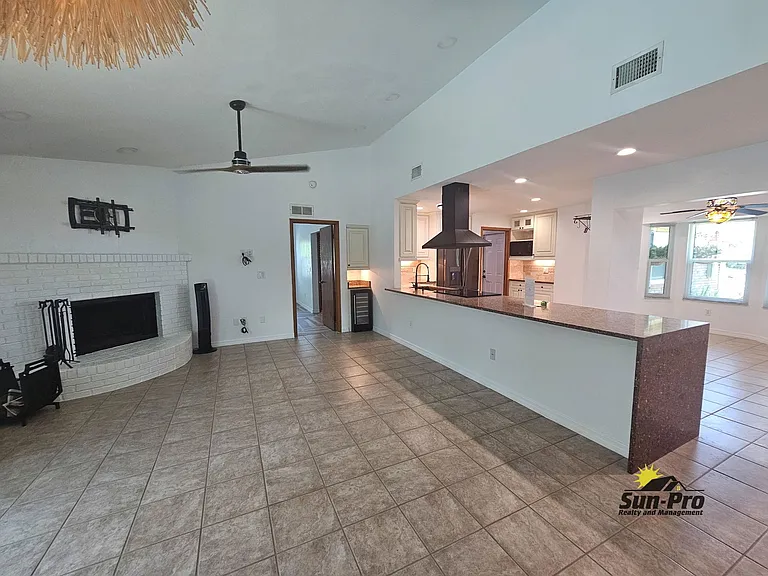 139 Riverwalk Ct — Photo 8
