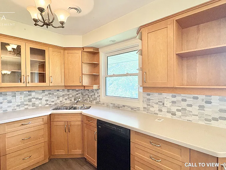 253 Fairlawn Ct #1 — Photo 5