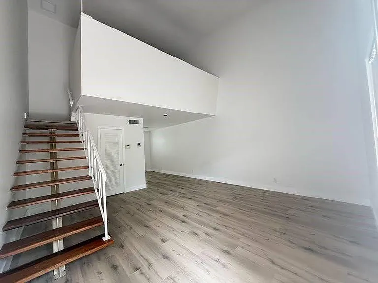 811 E Broward Blvd — Photo 6