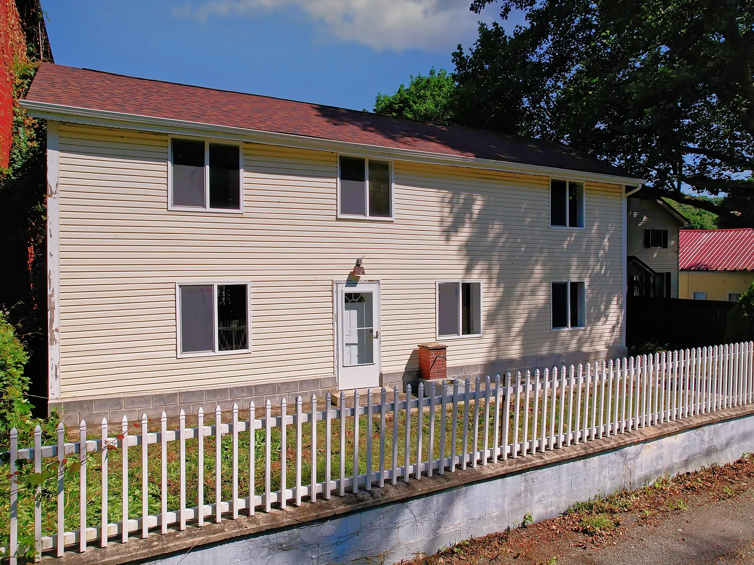 3 bed, 1600 sqft, $995 — Photo 2