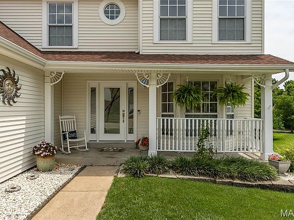 2nd image of 932 Cleta Dr