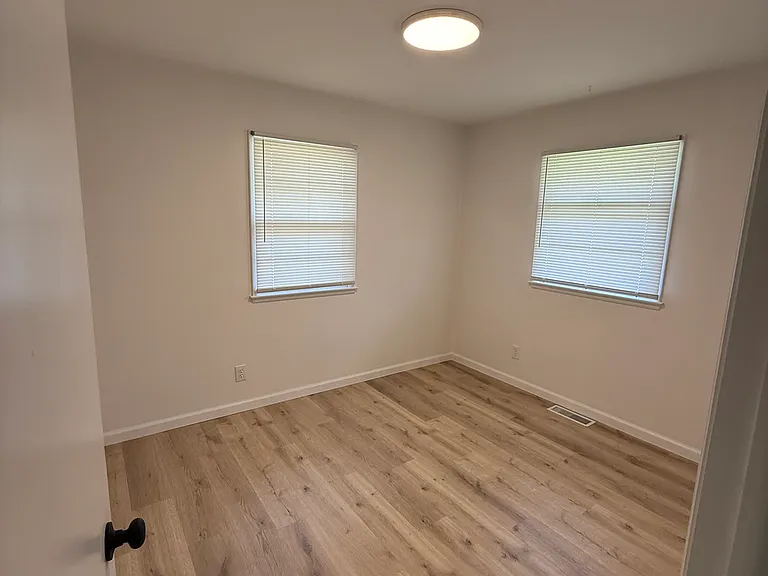 3390 Kenlawn St — Photo 9
