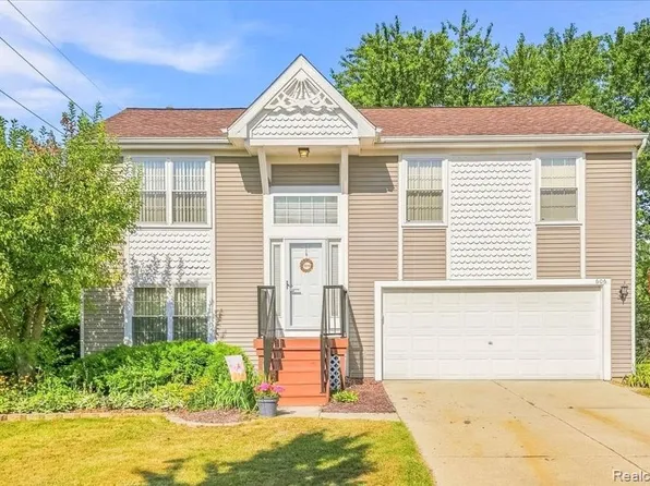 606 Thornhill Ct, Belleville, MI 48111