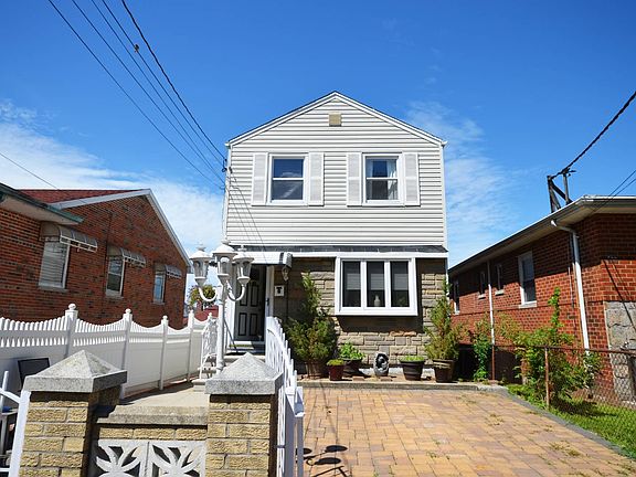 3rd image of 1131 Clarence Ave