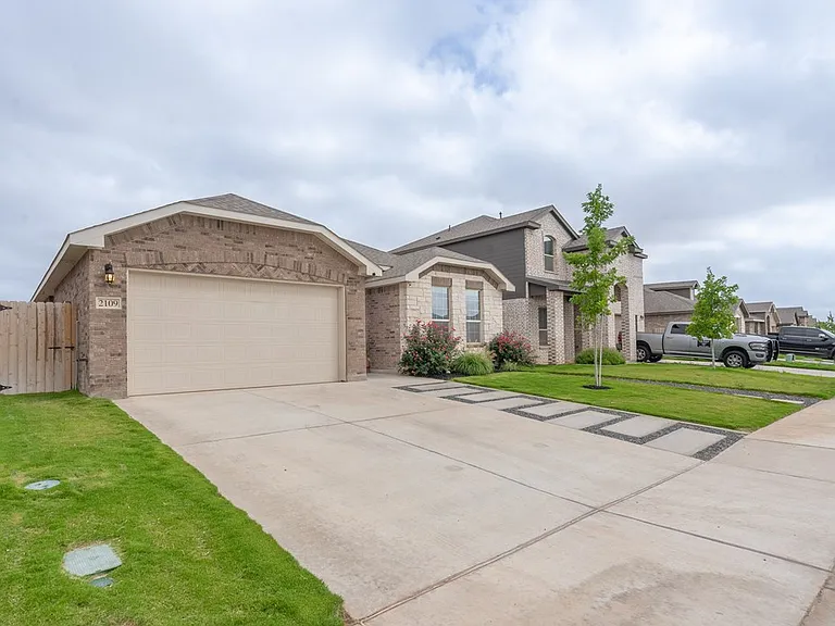 2109 Northern Ln — Photo 2