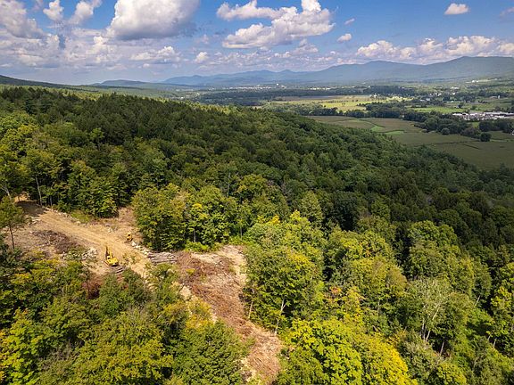 5th image of 3393 Creek Road