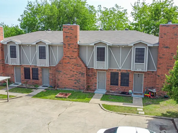 305 Cambridge Dr, Saginaw, TX 76179
