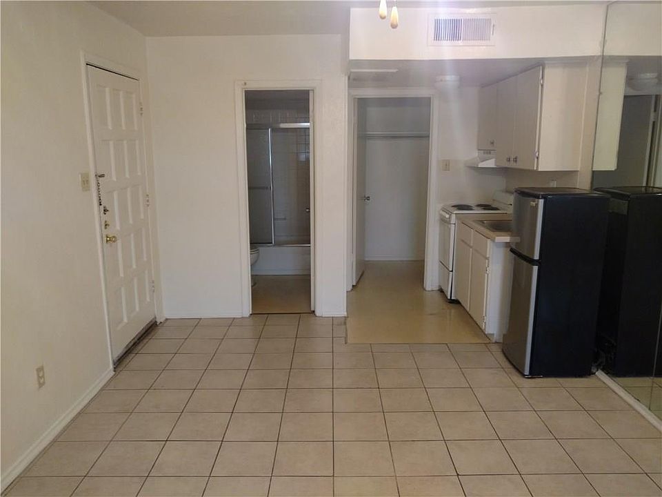2nd image of 5003 Skillman St APT 212A
