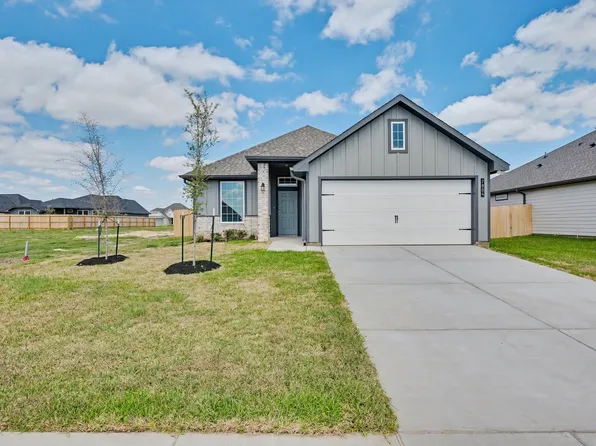 7804 Leadtree Dr, Navasota, TX 77868