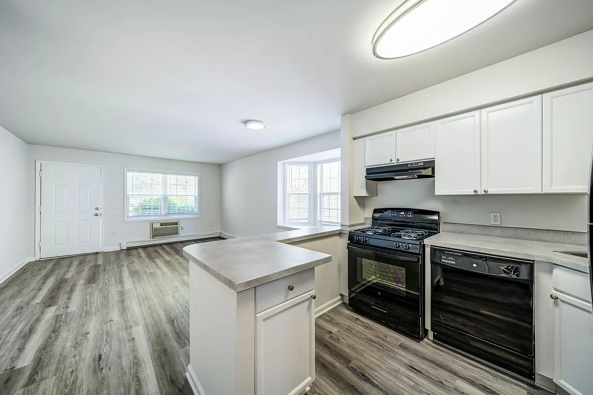 Nob Hill Apartment Homes — Photo 4