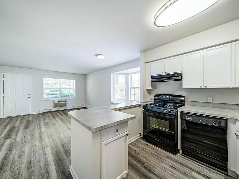 Nob Hill Apartment Homes — Photo 4