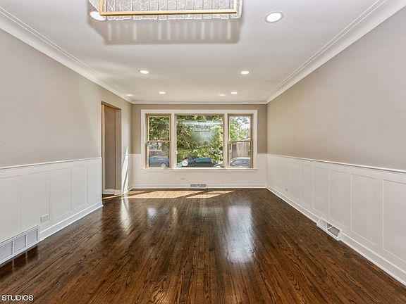 3rd image of 8442 S Oglesby Ave
