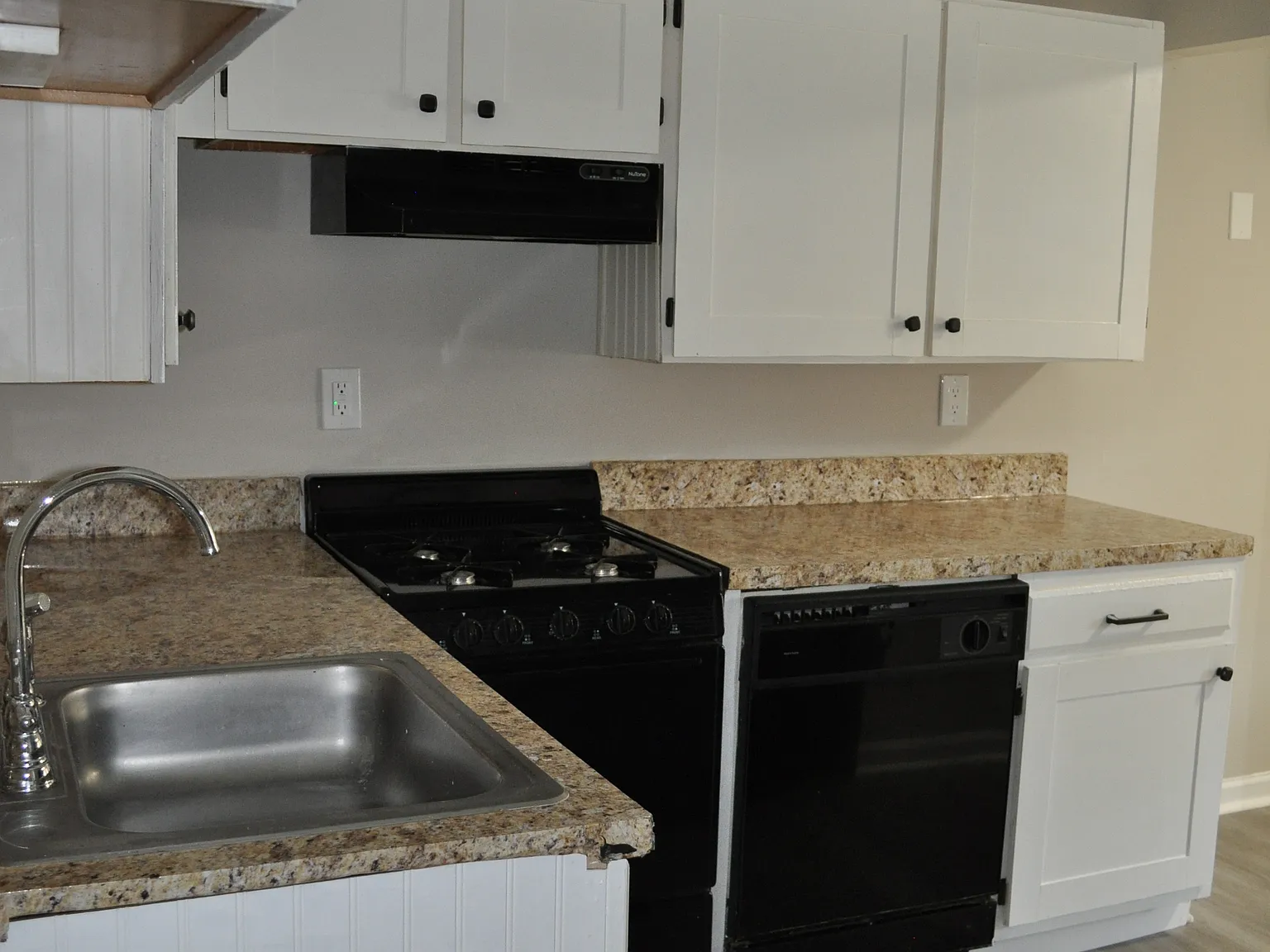 100 Linden Pl — Photo 1