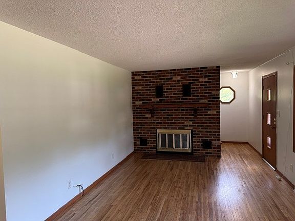 2nd image of 302 Adams St