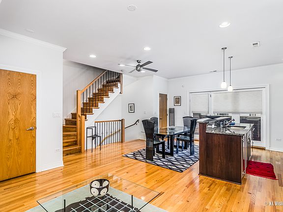 3rd image of 2134 W Irving Park Rd APT 2