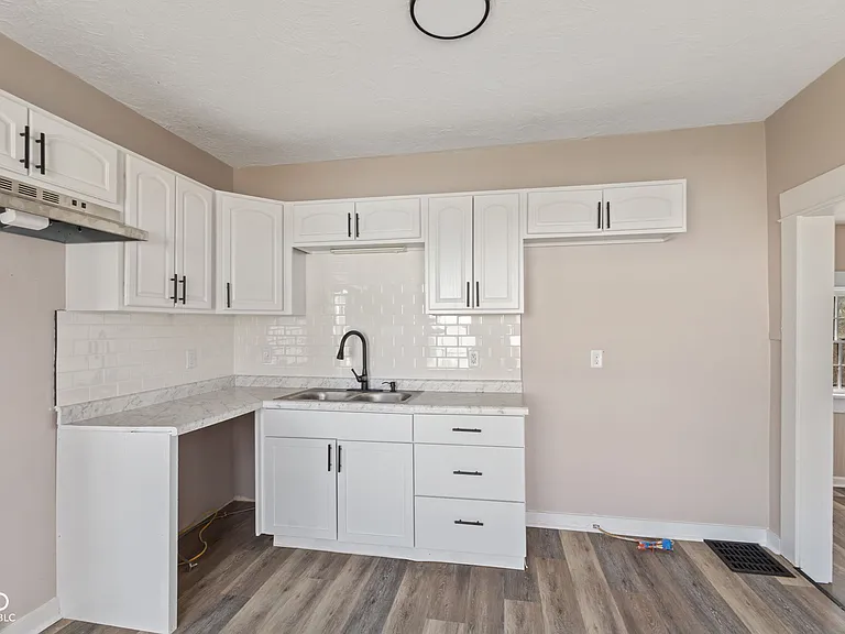 320 Lockerbie St — Photo 18