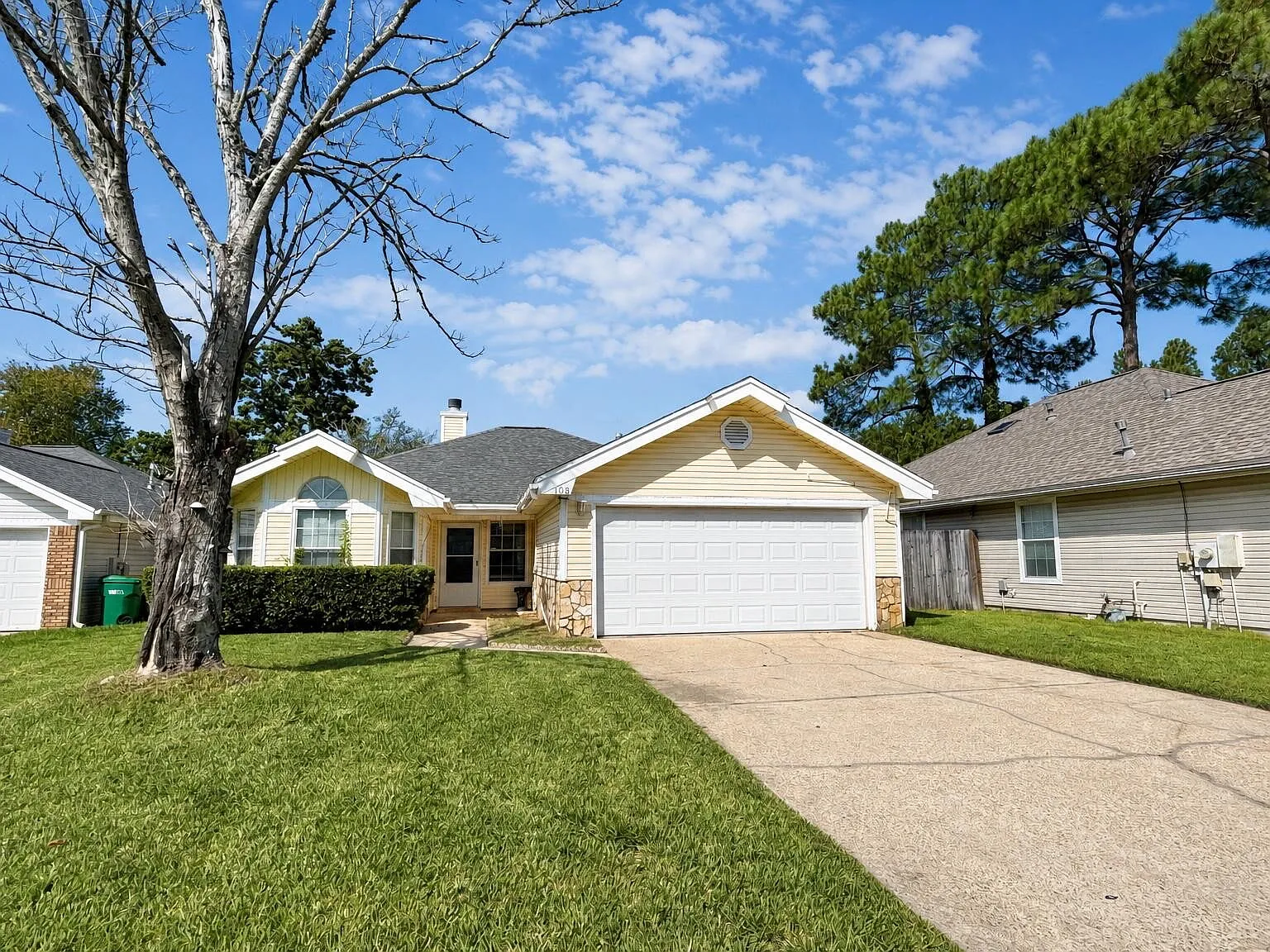 3 bed, 2.0 bath, 1350 sqft, $2,250 — Photo 1