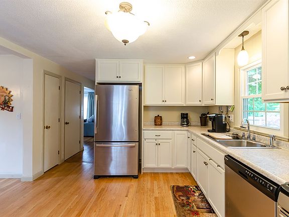 2nd image of 10 Beausite Dr