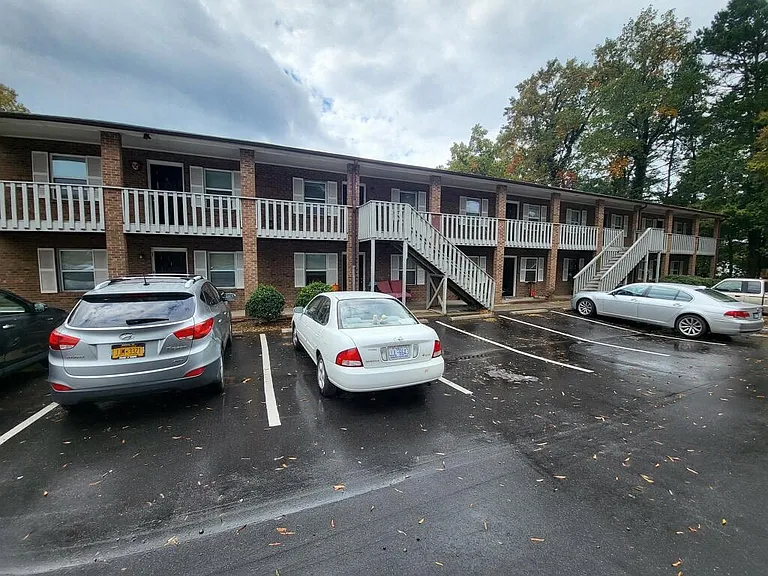 Fairfield Apartments — Photo 2