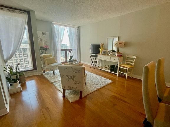4th image of 200 N Dearborn St Unit 3005