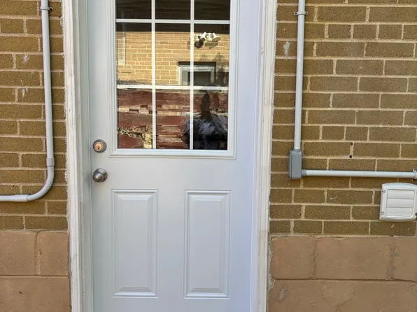 2 Hagersville Ct, Toronto, ON M9C 4A3