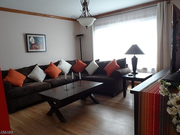 2nd image of 404-406 Chestnut St #30