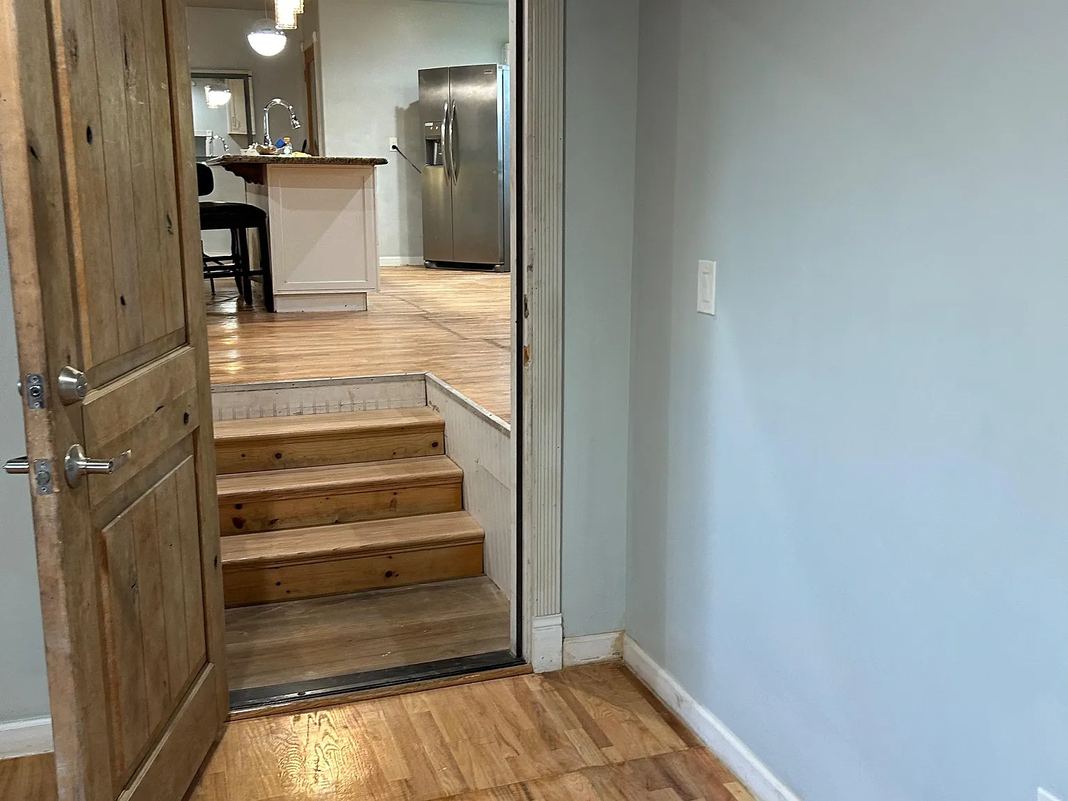 4 bed, 4.0 bath, 2800 sqft, $1,299 — Photo 1