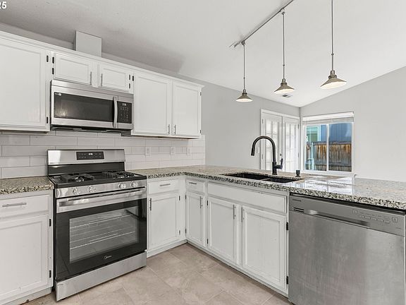4th image of 2510 NE 82nd Way